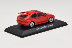Ford Escort RS Cosworth Punane Maxichamps 1:43 940082100 Metall - pilt 2/5