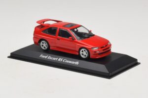 Ford Escort RS Cosworth Punane Maxichamps 1:43 940082100 Metall - pilt 3/5
