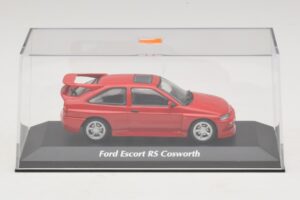 Ford Escort RS Cosworth Punane Maxichamps 1:43 940082100 Metall - pilt 4/5