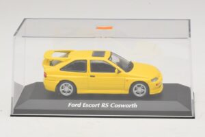 Ford Escort RS Cosworth Kollane Maxichamps 1:43 940082101 Metall - pilt 4/5