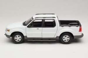 Ford Explorer Sport Trac Valge Maisto 1:18 36891 Metall - pilt 4/8