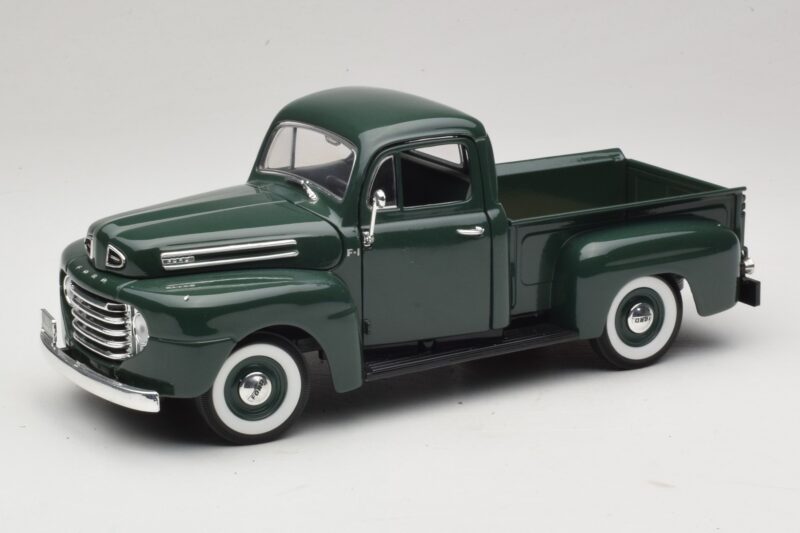 Ford F-1 Roheline Road Legends 1:18 92218 Metall