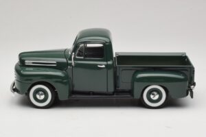 Ford F-1 Roheline Road Legends 1:18 92218 Metall - pilt 4/8