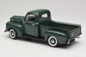 Ford F-1 Roheline Road Legends 1:18 92218 Metall - pilt 7/8
