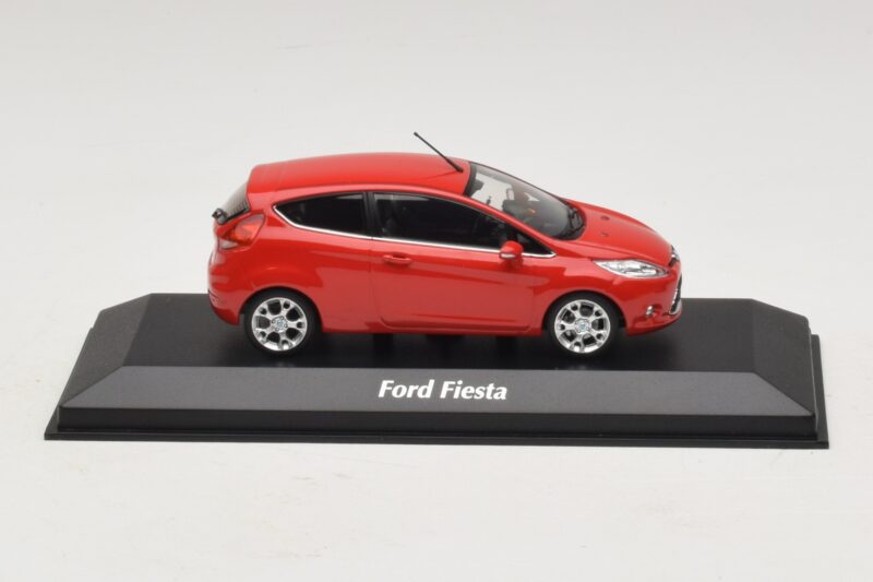 Ford Fiesta Mk7 Punane Maxichamps 1:43 940088000 Metall