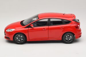 Ford Focus ST Mk2 Punane Minichamps 1:18 110082002 Metall - pilt 4/8