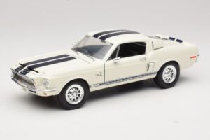 Ford Shelby GT500KR Valge Road Legends 1:18 92168 Metall