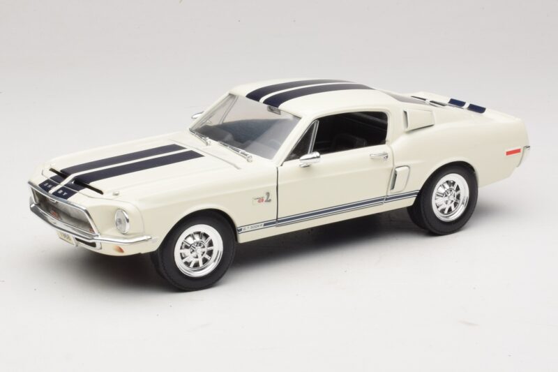 Ford Shelby GT500KR Valge Road Legends 1:18 92168 Metall