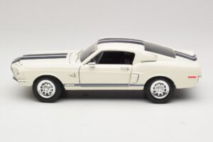 Ford Shelby GT500KR Valge Road Legends 1:18 92168 Metall - pilt 4/8