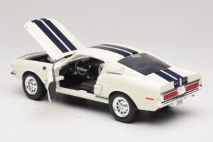 Ford Shelby GT500KR Valge Road Legends 1:18 92168 Metall - pilt 5/8