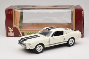 Ford Shelby GT500KR Valge Road Legends 1:18 92168 Metall - pilt 8/8