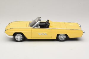 Ford Thunderbird Kabriolett Kollane Anson 1:18 30334-P1 Metall - pilt 4/8