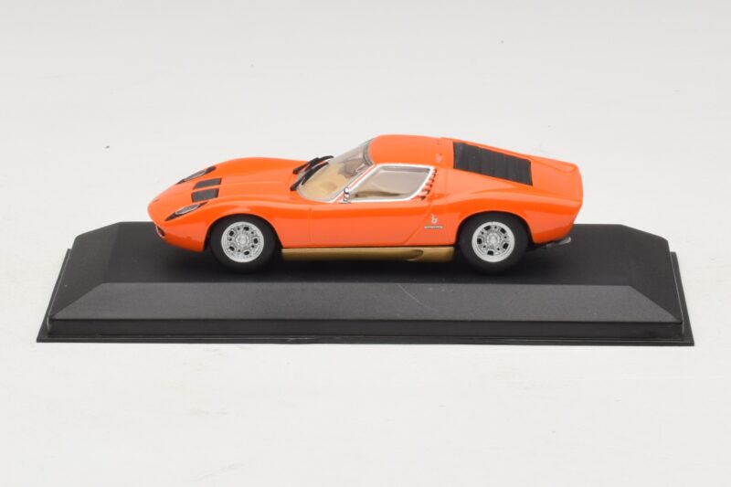Lamborghini Miura P400 Oranž Minichamps 1:43 Lamborghini Miura P400 Oranž Minichamps 1:43 430103002 Metall