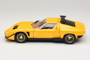 Lamborghini Miura SVR Kollane & Must Kyosho 1:18 08319GY Metall - pilt 4/8
