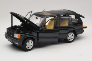 Land Rover Range Rover P38A 4.6 HSE Roheline Metallik AUTOart 1:18 70010 Metall - pilt 2/8