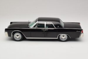 Lincoln Continental Must KK-Scale 1:18 KKDC181483 Metall - pilt 3/6