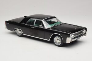 Lincoln Continental Must KK-Scale 1:18 KKDC181483 Metall - pilt 4/6