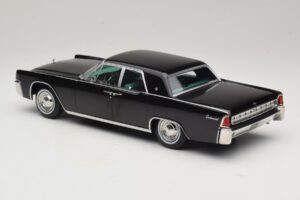 Lincoln Continental Must KK-Scale 1:18 KKDC181483 Metall - pilt 5/6