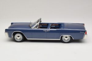 Lincoln Continental Convertible Sinine Metallik The Lincoln Lawyer KK-Scale 1:18 KKDC181522 Metall - pilt 4/7