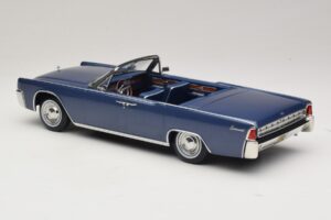 Lincoln Continental Convertible Sinine Metallik The Lincoln Lawyer KK-Scale 1:18 KKDC181522 Metall - pilt 6/7
