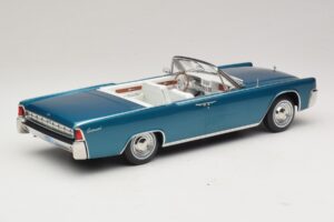 Lincoln Continental Convertible Türkiissinine Metallik KK-Scale 1:18 KKDC181524 Metall - pilt 3/7