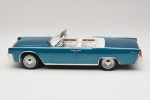 Lincoln Continental Convertible Türkiissinine Metallik KK-Scale 1:18 KKDC181524 Metall - pilt 4/7