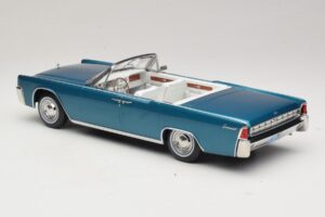 Lincoln Continental Convertible Türkiissinine Metallik KK-Scale 1:18 KKDC181524 Metall - pilt 6/7