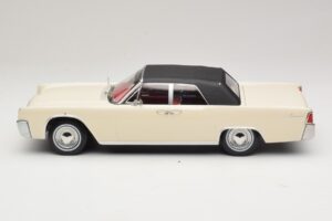 Lincoln Continental Convertible Valge John F. Kennedy KK-Scale 1:18 KKDC181523 Metall - pilt 4/7