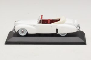 Lincoln Continental Kabriolett Valge Minichamps 1:43 Lincoln Continental Kabriolett Valge Minichamps 1:43 400082501 Metall