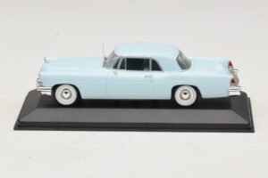 Lincoln Continental Mark II Helesinine Minichamps 1:43 Lincoln Continental Mark II Helesinine Minichamps 1:43 400082304 Metall