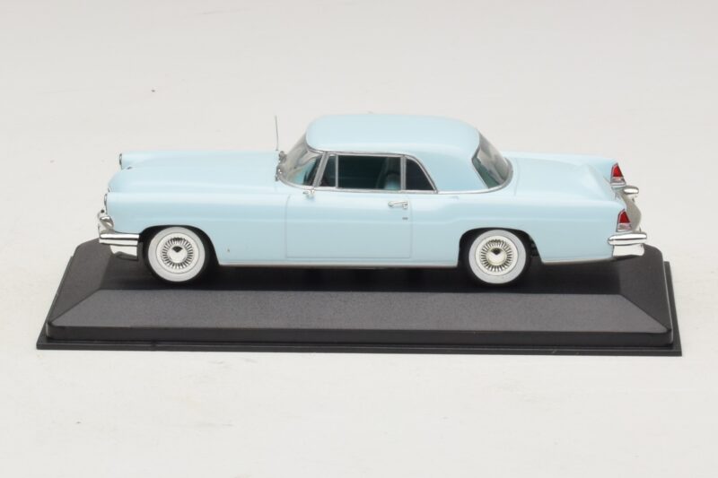 Lincoln Continental Mark II Helesinine Minichamps 1:43 Lincoln Continental Mark II Helesinine Minichamps 1:43 400082304 Metall