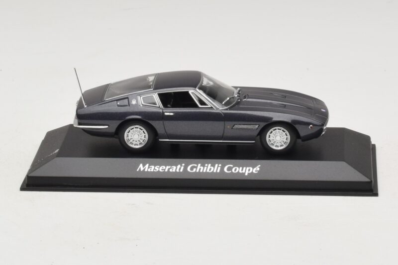 Maserati Ghibli Pruun Metallik Maxichamps 1:43 940123320 Metall