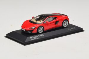 McLaren 570GT Vermillion Red Minichamps 1:43 537154522 Metall - pilt 2/5