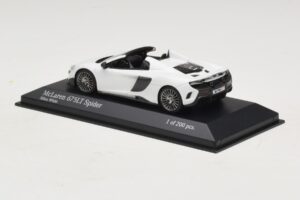 McLaren 675LT Spider Silica White Minichamps 1:43 537154432 Metall - pilt 3/5