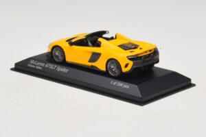 McLaren 675LT Spider Volcano Yellow Minichamps 1:43 537154430 Metall - pilt 3/5