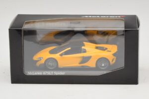 McLaren 675LT Spider Volcano Yellow Minichamps 1:43 537154430 Metall - pilt 5/5