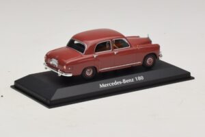 Mercedes 180 W120 Punane Maxichamps 1:43 940033101 Metall - pilt 2/5