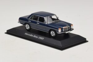 Mercedes 200D W115 Sinine Maxichamps 1:43 940034000 Metall - pilt 3/5