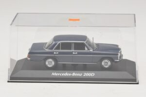 Mercedes 200D W115 Sinine Maxichamps 1:43 940034000 Metall - pilt 4/5