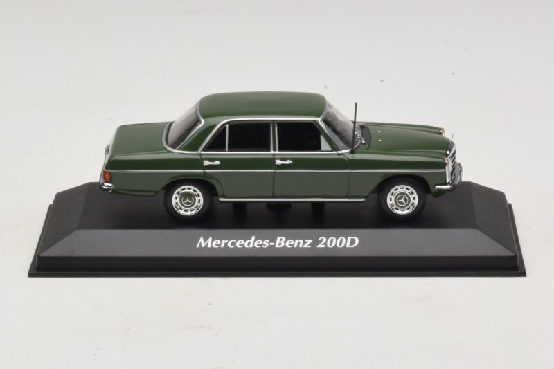 Mercedes 200D W115 Tumeroheline Maxichamps 1:43 940034001 Metall