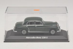 Mercedes 220 S W180 Tumeroheline Maxichamps 1:43 940033001 Metall - pilt 4/5