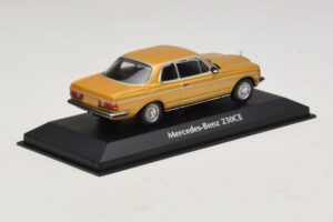 Mercedes 230 CE C123 Kuldne Metallik Maxichamps 1:43 940032220 Metall - pilt 2/5