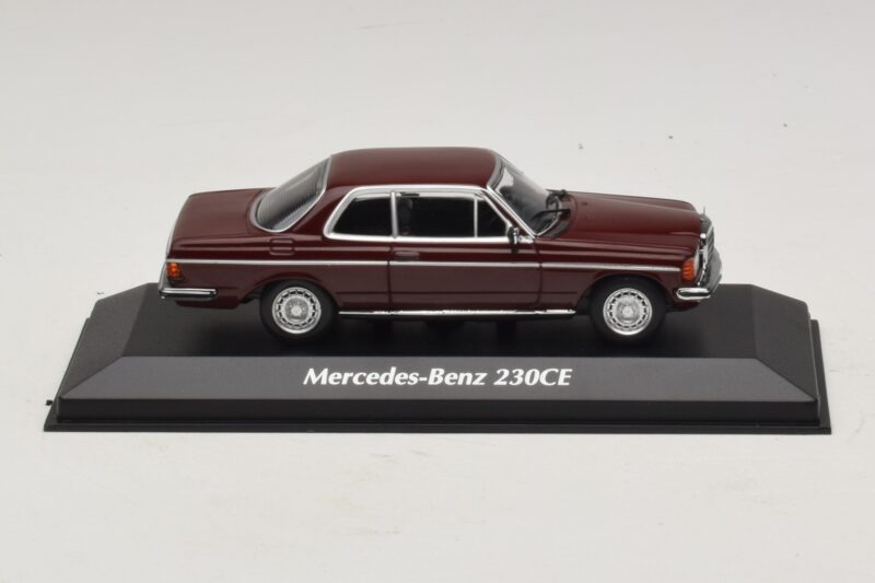 Mercedes 230 CE C123 Punane Maxichamps 1:43 940032221 Metall