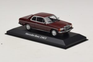 Mercedes 230 CE C123 Punane Maxichamps 1:43 940032221 Metall - pilt 3/5