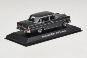 Mercedes 300 SE W112 Lang Tumehall Maxichamps 1:43 940035201 Metall - pilt 2/5
