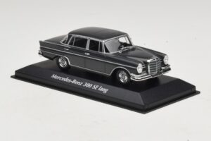 Mercedes 300 SE W112 Lang Tumehall Maxichamps 1:43 940035201 Metall - pilt 3/5