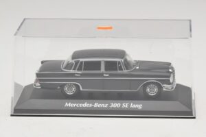 Mercedes 300 SE W112 Lang Tumehall Maxichamps 1:43 940035201 Metall - pilt 4/5