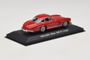 Mercedes 300 SL W198 Punane Maxichamps 1:43 940039001 Metall - pilt 2/5