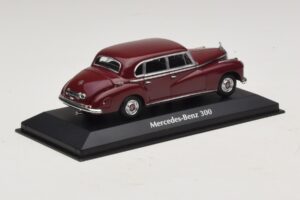 Mercedes 300 W186 Tumepunane Maxichamps 1:43 940039060 Metall - pilt 2/5