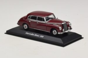 Mercedes 300 W186 Tumepunane Maxichamps 1:43 940039060 Metall - pilt 3/5